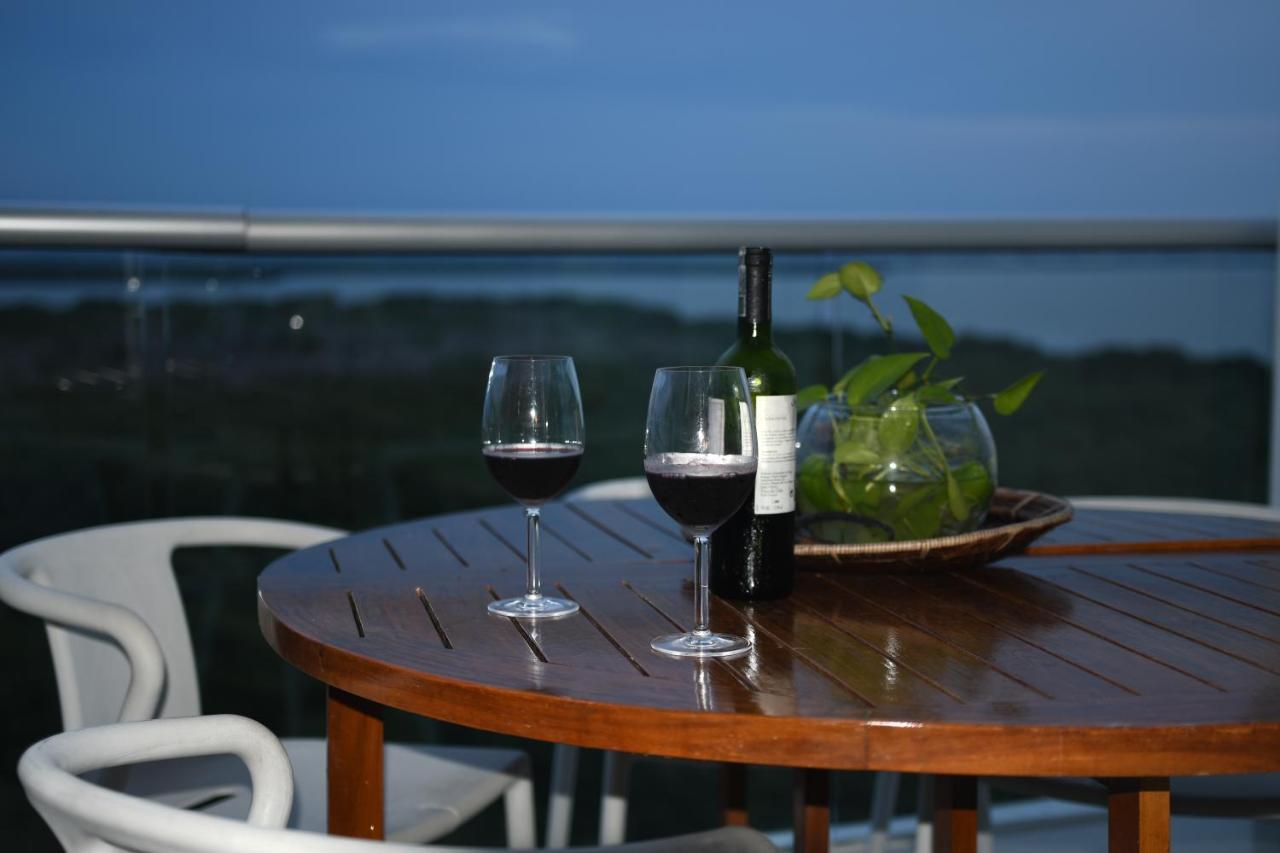 Hermoso Apartamento: Beachfront Comfort with Direct Access Cartagena Exterior photo