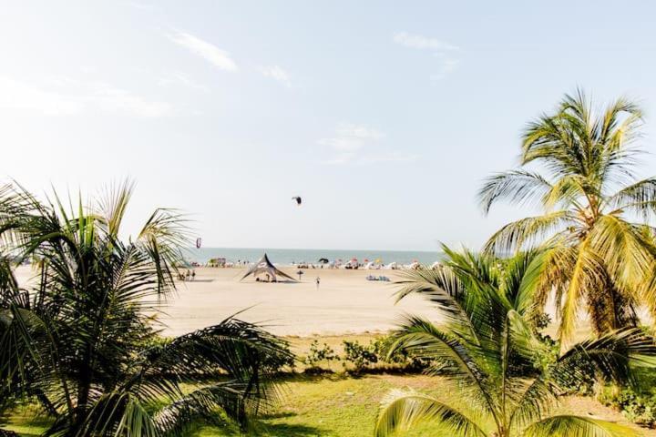 Hermoso Apartamento: Beachfront Comfort with Direct Access Cartagena Exterior photo